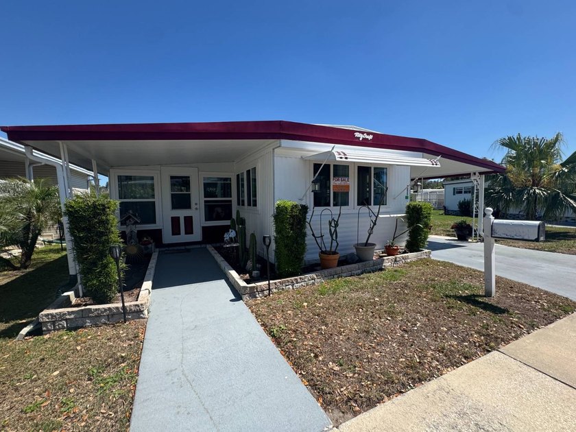 Welcome home to this meticulously maintained turnkey home in - Beach Home for sale in Dunedin, Florida on Beachhouse.com
