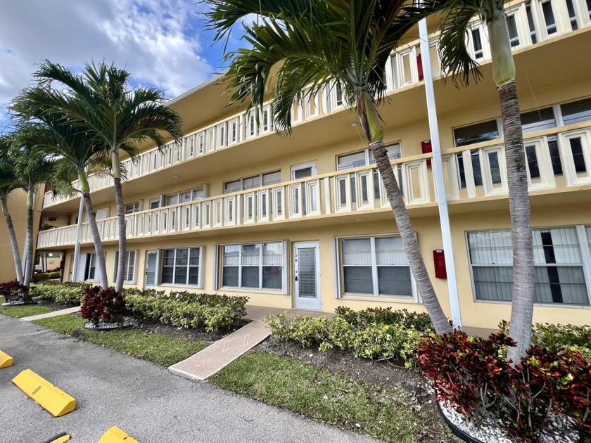 Nestled in the sought-after Wellington section of Century - Beach Condo for sale in West Palm Beach, Florida on Beachhouse.com