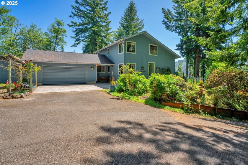 Your Oregon Coast Oasis Awaits!Nestled atop a picturesque - Beach Home for sale in Florence, Oregon on Beachhouse.com