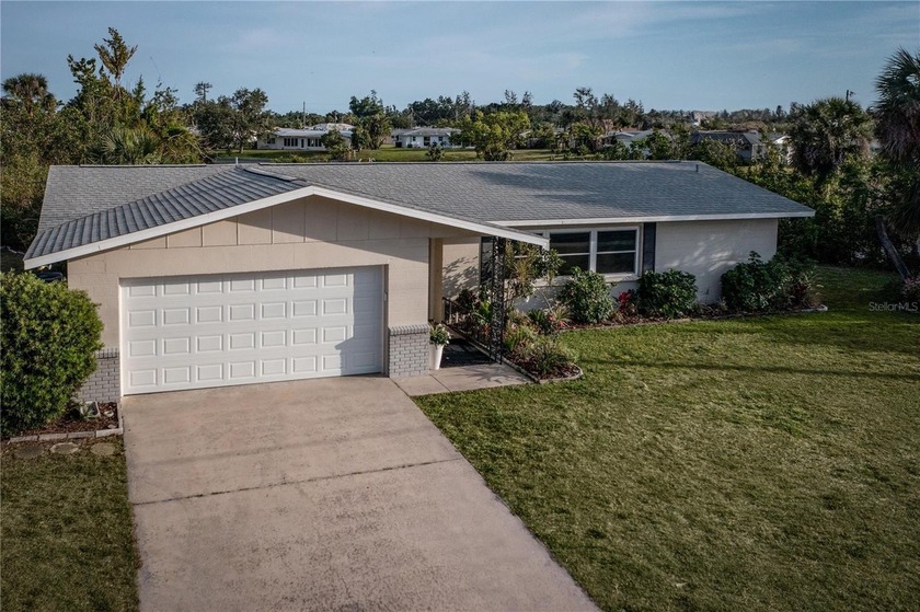 Beautifully Updated Waterfront Home

Discover relaxed Florida - Beach Home for sale in Venice, Florida on Beachhouse.com