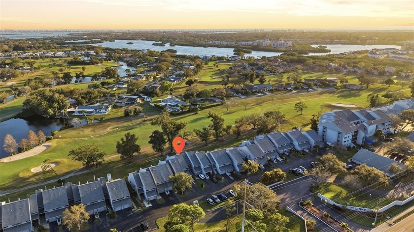 Move right in with confidence. This 2 bedroom, 2.5 bathroom - Beach Townhome/Townhouse for sale in Seminole, Florida on Beachhouse.com