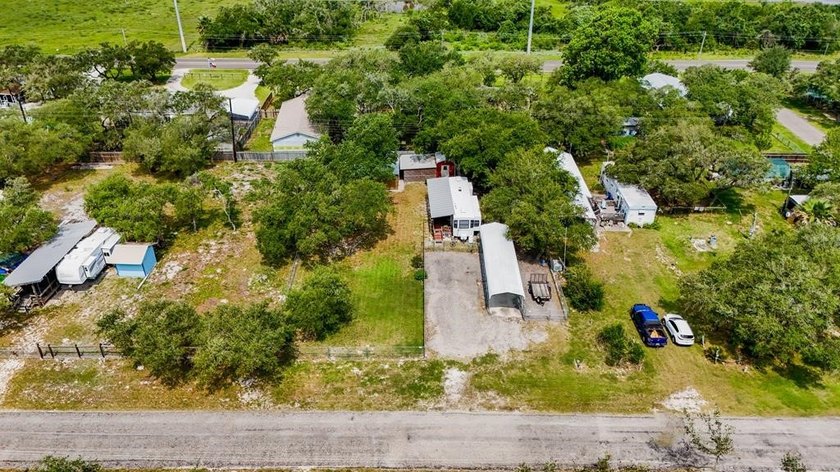 Perfect setup for your own coastal getaway! This fully fenced - Beach Lot for sale in Rockport, Texas on Beachhouse.com