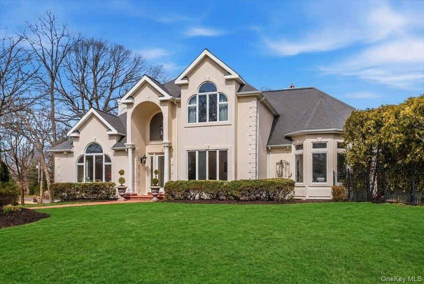 Welcome to this extraordinary center hall colonial, perfectly - Beach Home for sale in Northport, New York on Beachhouse.com