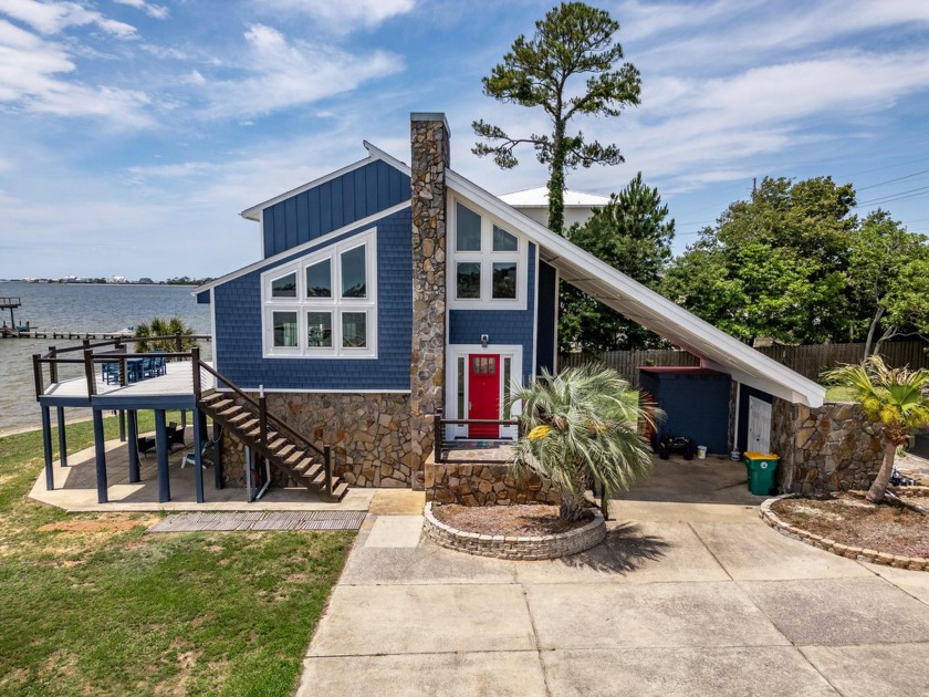 Stunning Gated Waterfront Estate - Experience the ultimate in - Beach Home for sale in Mary Esther, Florida on Beachhouse.com