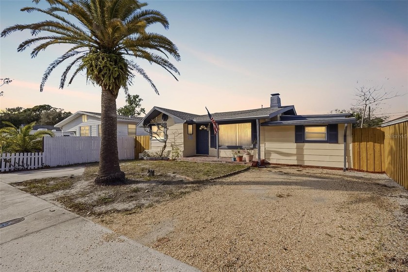 Location! Location! Location! This charming home blends - Beach Home for sale in St. Petersburg, Florida on Beachhouse.com