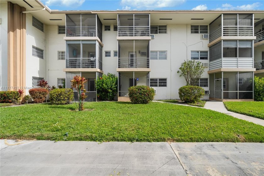 1 bedroom and 1 bathroom in building of gated community *Mar-Len - Beach Other for sale in Miami, Florida on Beachhouse.com