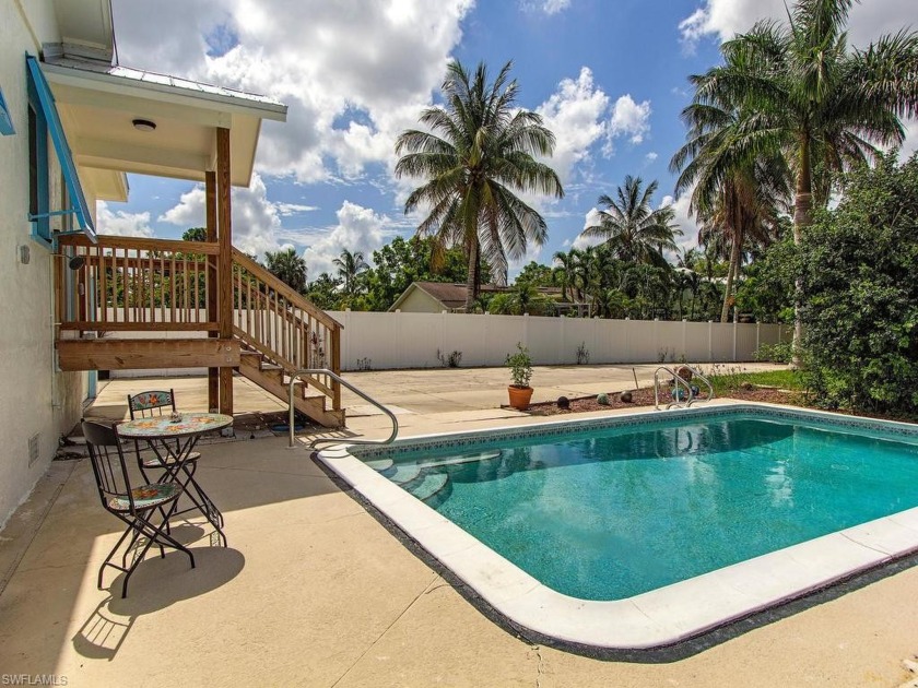 ROYAL HARBOR / Bay Park neighborhood - FANTASTIC  LOCATION - - Beach Home for sale in Naples, Florida on Beachhouse.com