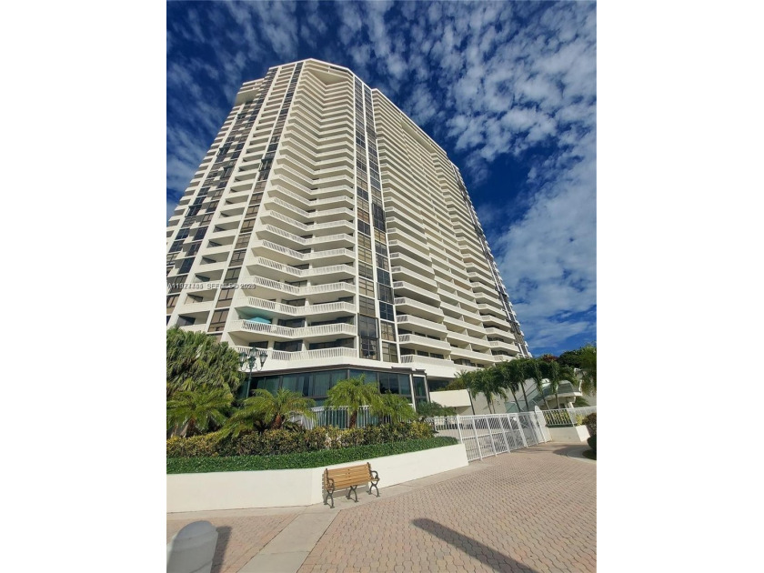 One-of-a-kind 2-bedroom, 2-bath residence, beautiful upgrades - Beach Condo for sale in Aventura, Florida on Beachhouse.com