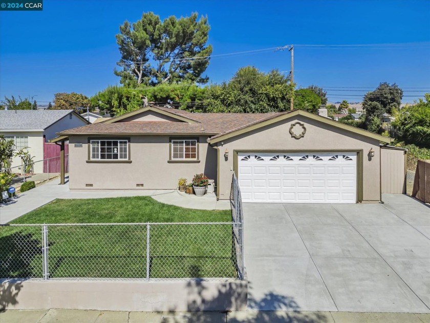 OPEN 11/2  11/3, 1PM-4PM. Welcome to this charming single-level - Beach Home for sale in Fremont, California on Beachhouse.com