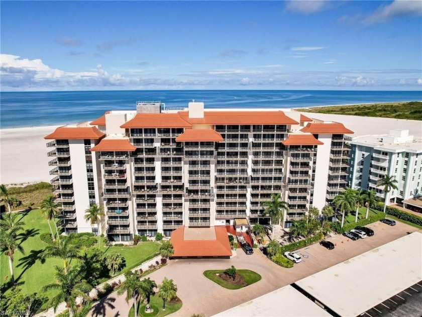 This 1 bed/1.5 bath condo offers an unparalleled experience of - Beach Home for sale in Marco Island, Florida on Beachhouse.com