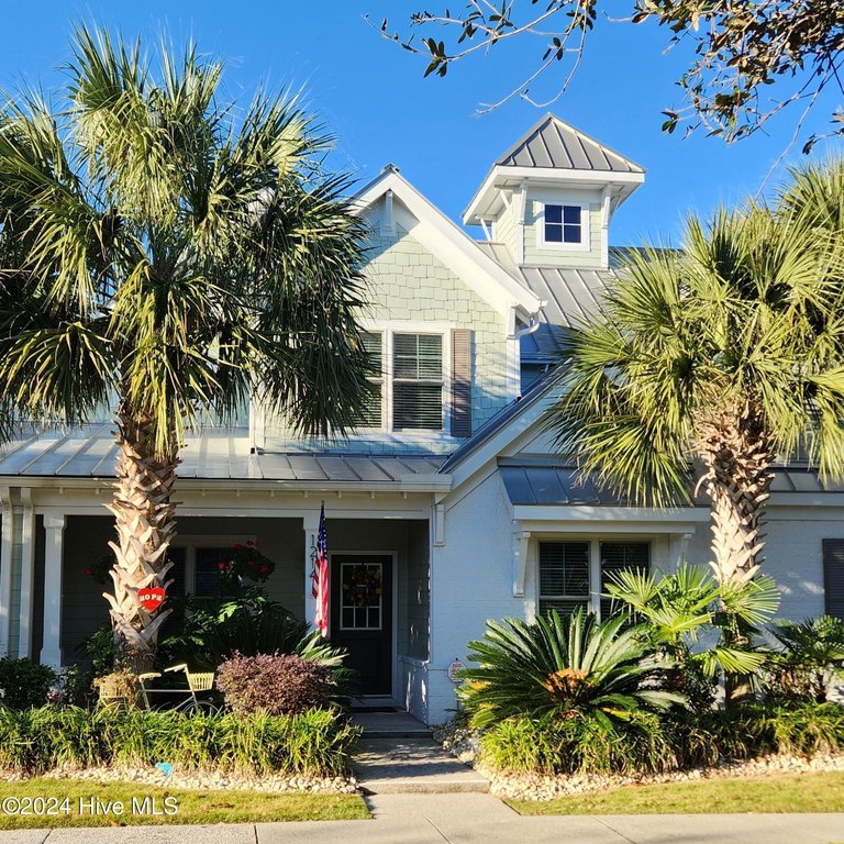 Welcome to your new home!  This is a unique opportunity to own a - Beach Townhome/Townhouse for sale in Calabash, North Carolina on Beachhouse.com