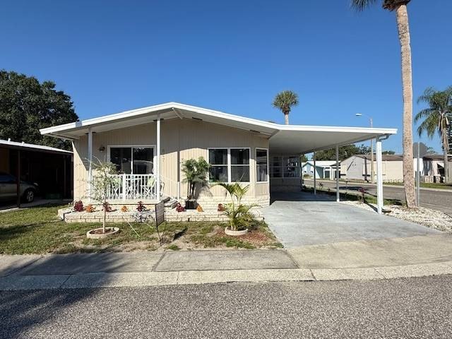 UP TO 3 MONTHS FREE LAND LEASE - FULLY FURNISHED & BEAUTIFULLY - Beach Home for sale in Tarpon Springs, Florida on Beachhouse.com