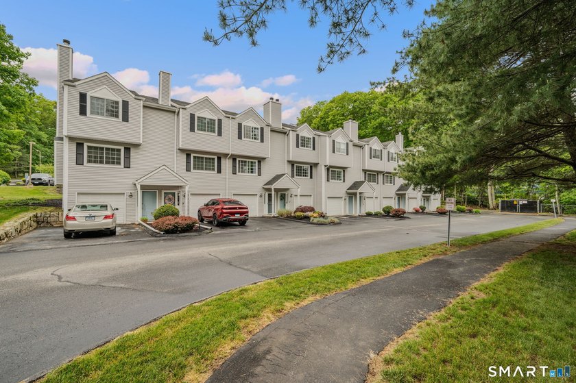 Jordan Commons townhouse unit features 2 bdrms, 1.5 baths - Beach Townhome/Townhouse for sale in Waterford, Connecticut on Beachhouse.com