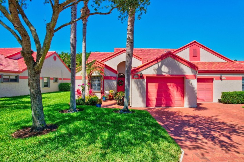 FULLY RENOVATED 3 BEDROOM 2 BATH VILLA.  THE KITCHEN FEATURES - Beach Home for sale in Delray Beach, Florida on Beachhouse.com