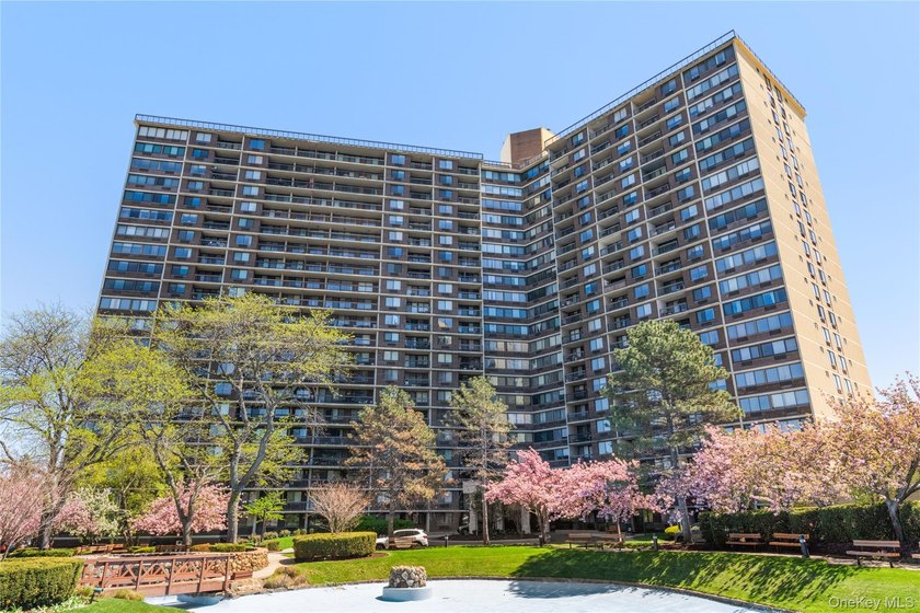 Seller Relocating, Ready to reduce the price for a quick sale - Beach Condo for sale in Bayside, New York on Beachhouse.com