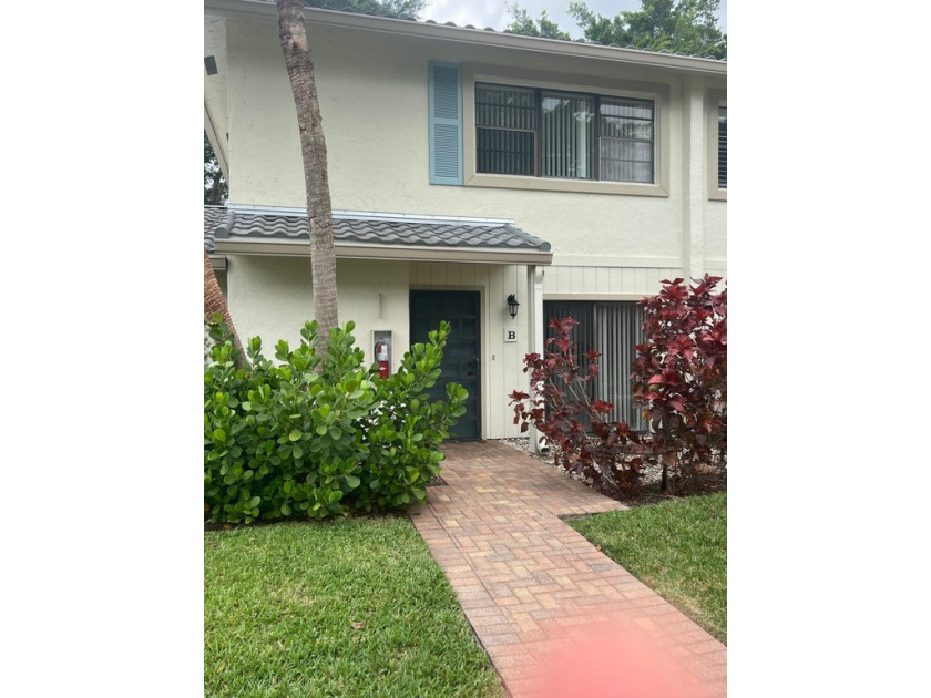 This charming townhouse situated in a park-like setting, with - Beach Townhome/Townhouse for sale in Boynton Beach, Florida on Beachhouse.com