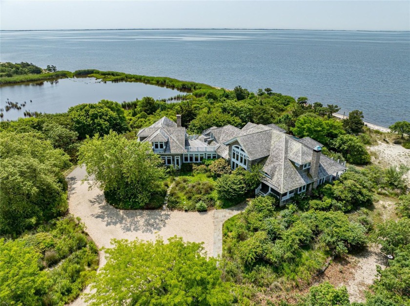 Welcome to Turtle Bay. Experience luxurious waterfront coastal - Beach Home for sale in East Patchogue, New York on Beachhouse.com
