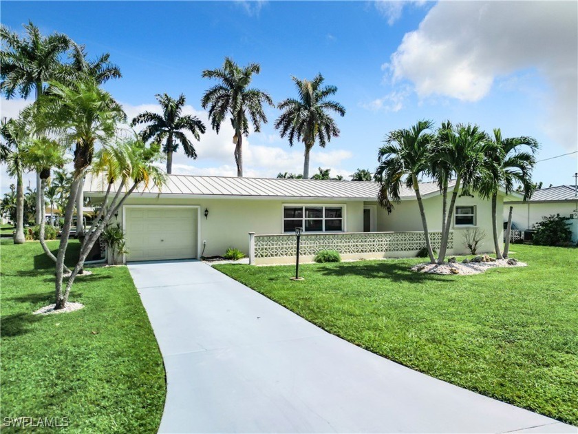 Welcome to Paradise!! This home features an open floor plan with - Beach Home for sale in Cape Coral, Florida on Beachhouse.com