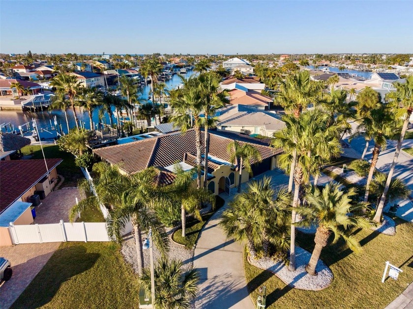 One or more photo(s) has been virtually staged. MOTIVATED - Beach Home for sale in New Port Richey, Florida on Beachhouse.com