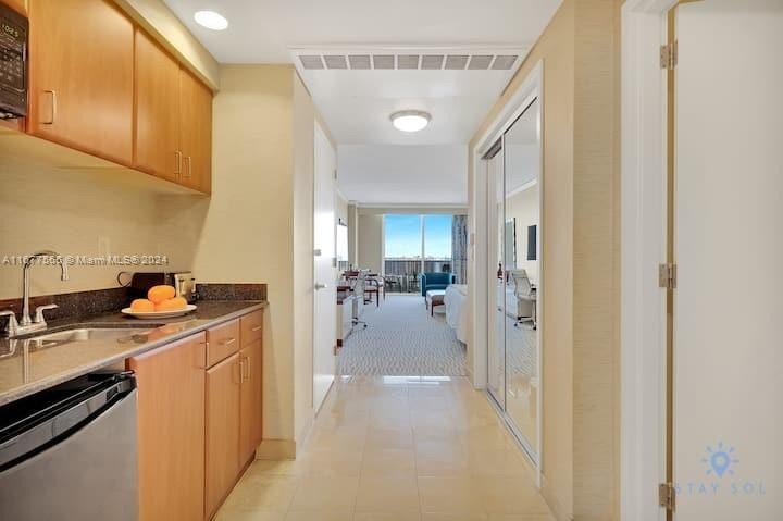 Attention Investors. Beautifully furnished Junior Deluxe Suite - Beach Condo for sale in Sunny Isles Beach, Florida on Beachhouse.com