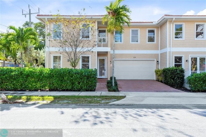 Spacious 4 bedroom, 3.5 bathroom two story townhome with a 2 car - Beach Condo for sale in Fort Lauderdale, Florida on Beachhouse.com