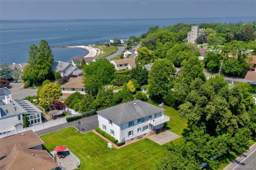 Soundside Estates custom built 5 bedroom Hi Ranch with private - Beach Home for sale in Bayville, New York on Beachhouse.com