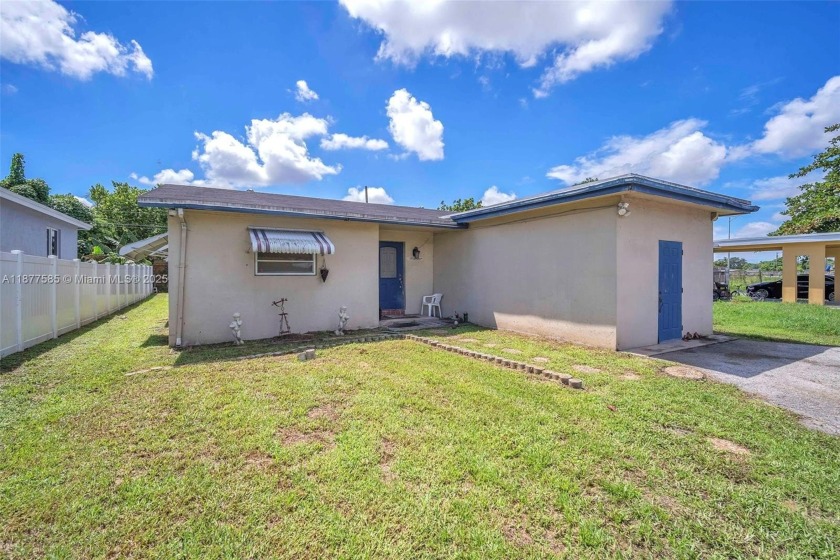 This larger home sits at the end of a quiet, low-traffic street - Beach Home for sale in Hollywood, Florida on Beachhouse.com