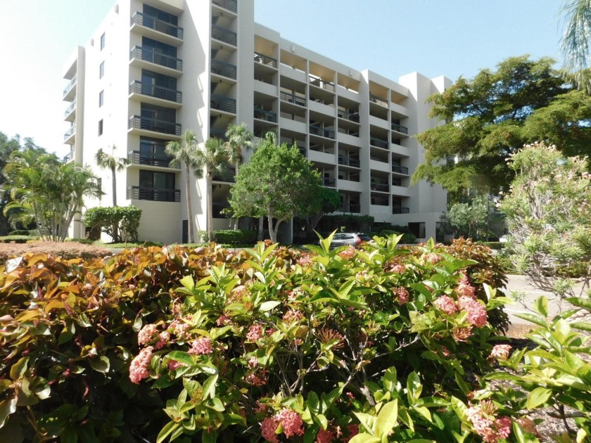 LOWEST PRICE * available in Beachplace for this sun filled 2 - Beach Condo for sale in Longboat Key, Florida on Beachhouse.com