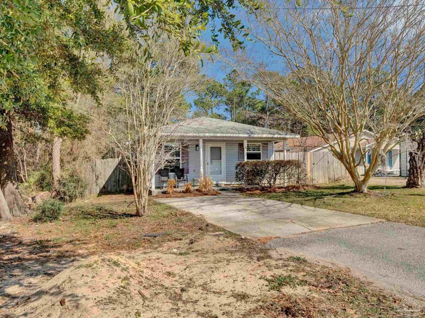 Charming and well-maintained single-story home located in the - Beach Home for sale in Gulf Breeze, Florida on Beachhouse.com