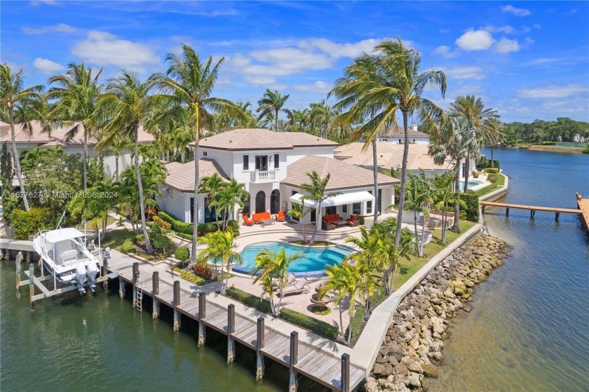 Beautiful waterfront property on a point lot with 260' of - Beach Home for sale in North Palm Beach, Florida on Beachhouse.com