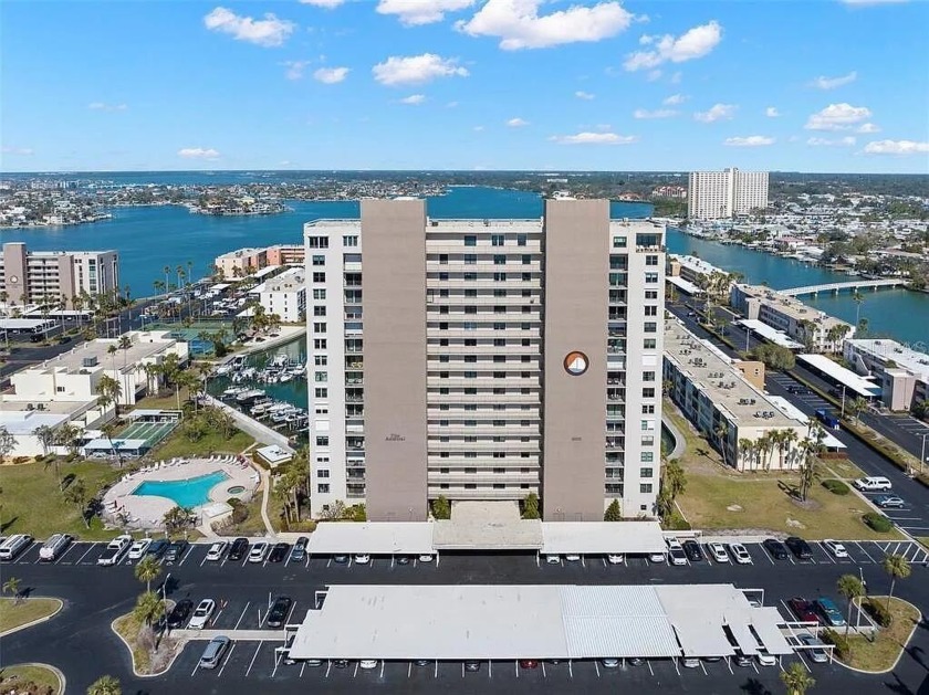 This move-in-ready condo features a brand-new modern kitchen - Beach Condo for sale in South Pasadena, Florida on Beachhouse.com