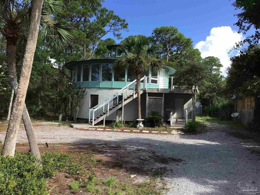Location, location, location! Prime real estate in Gulf Breeze - Beach Home for sale in Gulf Breeze, Florida on Beachhouse.com