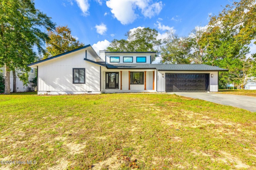 This stylish beach house combines a DOUBLE LOT, ideal location - Beach Home for sale in Oak Island, North Carolina on Beachhouse.com