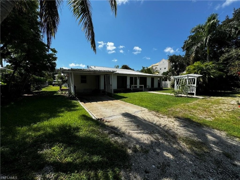 Nestled in the heart of downtown less then 2 blocks from the - Beach Home for sale in Naples, Florida on Beachhouse.com