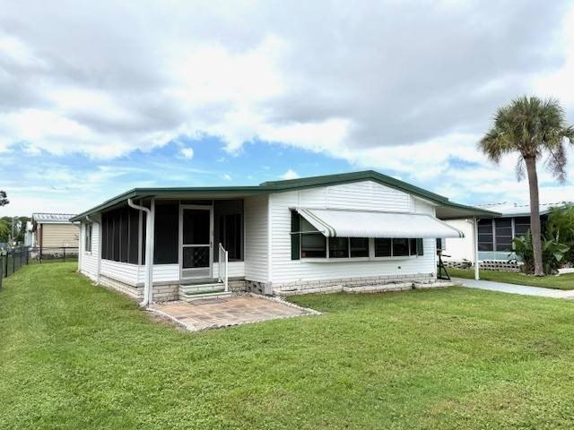 One of the nicest lots in Lincolnshire! Home is positioned at - Beach Home for sale in Largo, Florida on Beachhouse.com