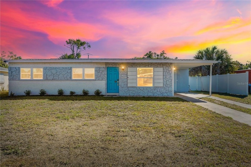 Welcome to this 3 bed/2 bath updated home in Bayshore Gardens of - Beach Home for sale in Bradenton, Florida on Beachhouse.com
