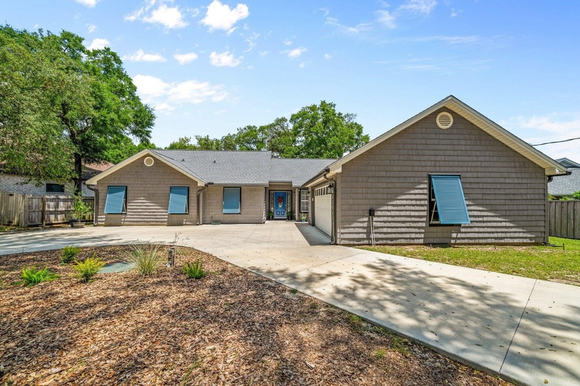 Fully renovated home located in Shalimar, FL just a block from - Beach Home for sale in Shalimar, Florida on Beachhouse.com