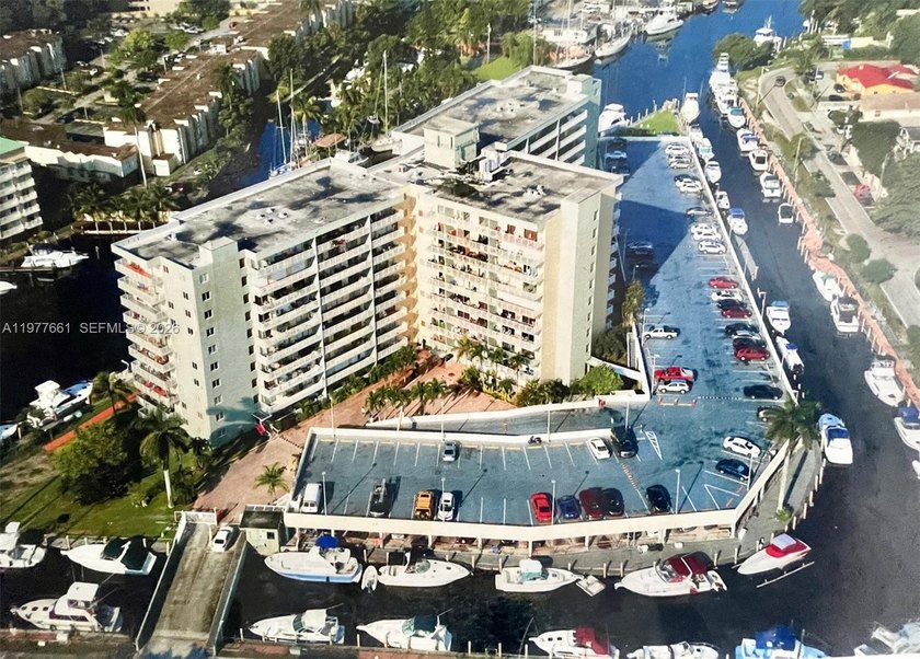 Waterfront 1/1 located on the Miami River. Remodeled unit with - Beach Condo for sale in Miami, Florida on Beachhouse.com