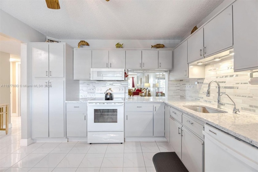 Largest 2/2 condo in the area, with over 40k in upgrades, don't - Beach Condo for sale in Tamarac, Florida on Beachhouse.com