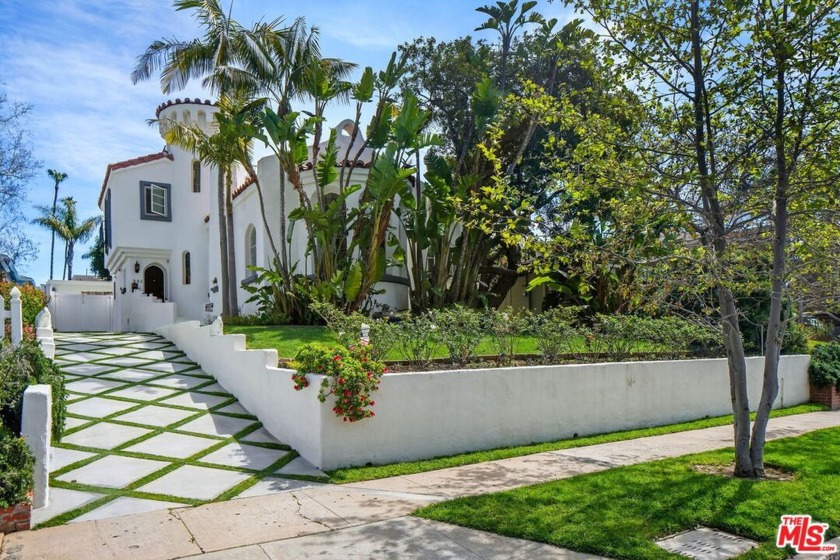 This is a beautiful remodeled 4 BR Original Spanish w/ loads of - Beach Home for sale in Pacific Palisades, California on Beachhouse.com