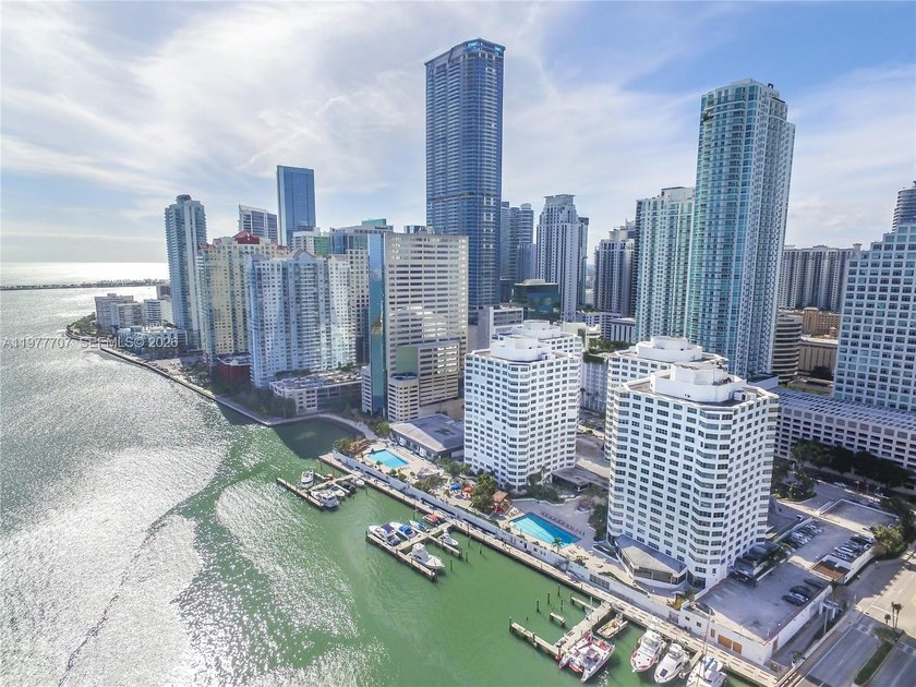 FANTASTIC FOUR AMBASSADORS, Remodeled & Ready to move in 2/2 - Beach Condo for sale in Miami, Florida on Beachhouse.com
