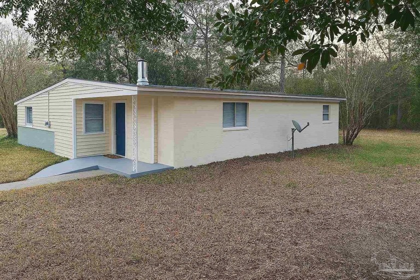 Discover the charm and potential of this delightful - Beach Home for sale in Milton, Florida on Beachhouse.com