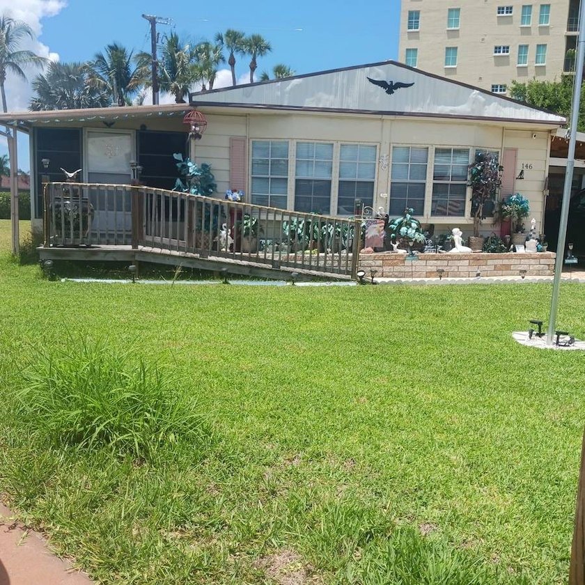 Lovely 1979 double wide (26x44) manufactured home located in the - Beach Lot for sale in Palmetto, Florida on Beachhouse.com