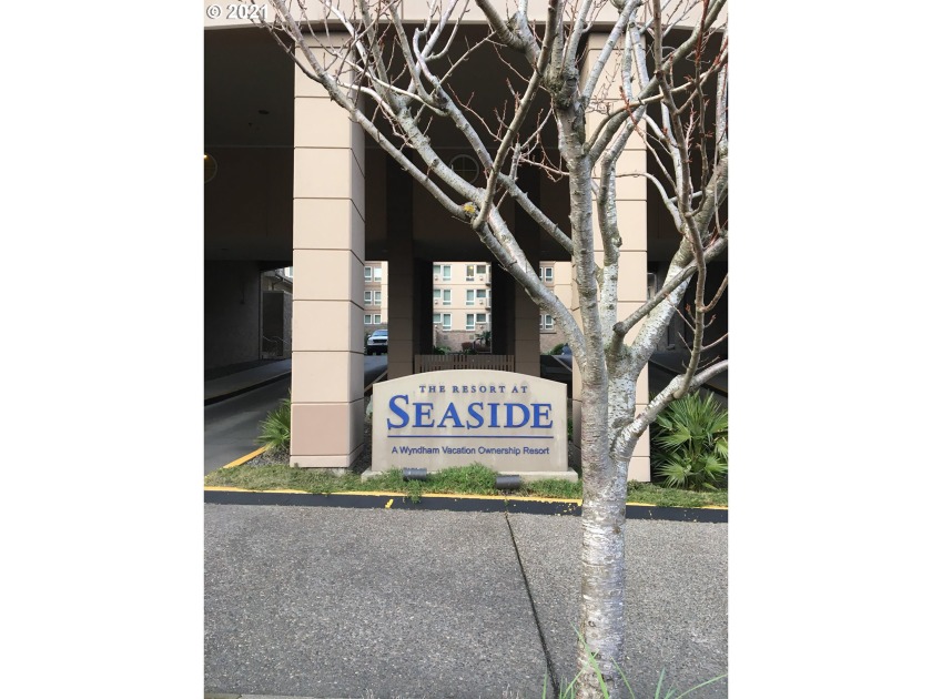 You'll love the ease of this 6th floor fractional share on the - Beach Apartment for sale in Seaside, Oregon on Beachhouse.com