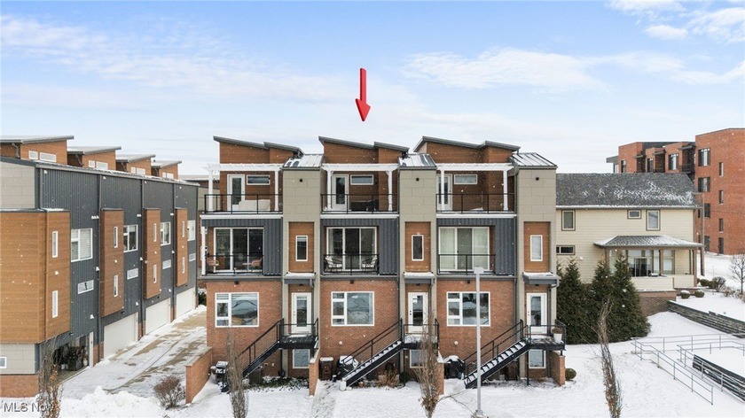 Come and view this incredible opportunity in iconic Gordon - Beach Townhome/Townhouse for sale in Cleveland, Ohio on Beachhouse.com