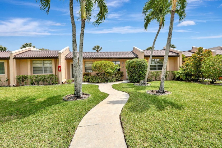 Welcome to this charming 2-bedroom 2-bathroom generously sized - Beach Home for sale in West Palm Beach, Florida on Beachhouse.com