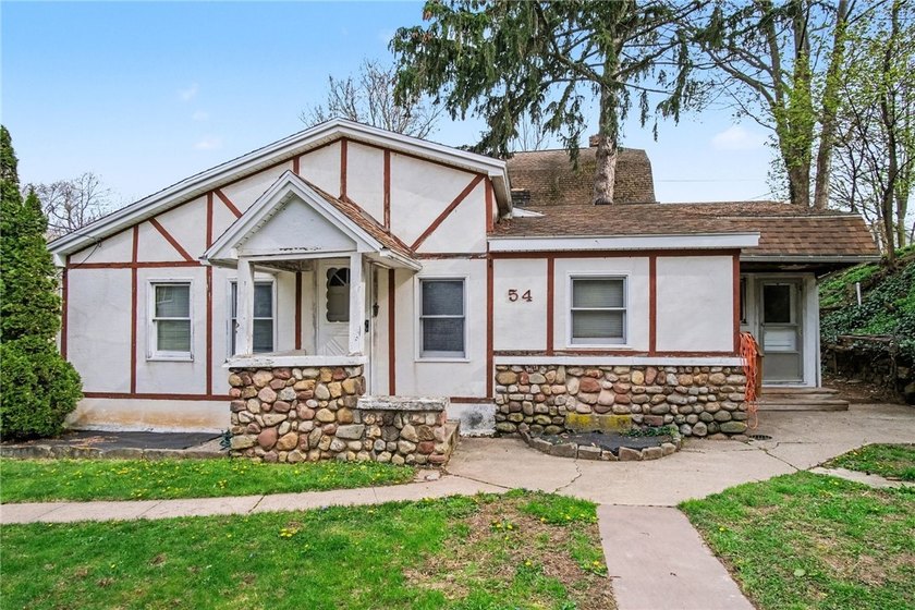 Located in the heart of Seabreeze, This 3 bedroom, 1 full bath - Beach Home for sale in Rochester, New York on Beachhouse.com