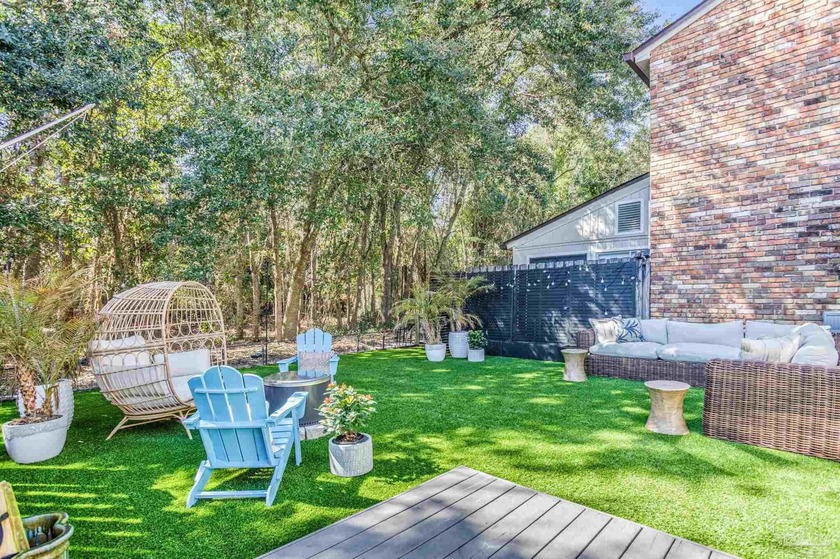 Beautifully remodeled townhome in a serene golf course community - Beach Home for sale in Pensacola, Florida on Beachhouse.com