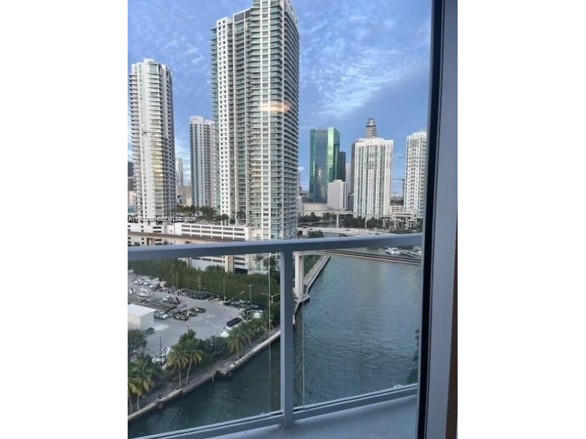 Beautiful, spacious, 1/2.5 unit at Latitude on the River - Beach Condo for sale in Miami, Florida on Beachhouse.com