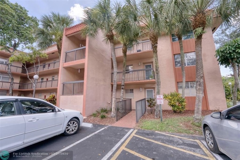 FANTASTIC 1 BEDROOM/1 BATH IN THE VERY ACTIVE HOPA COMMUNITY OF - Beach Condo for sale in Margate, Florida on Beachhouse.com